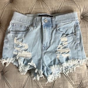 Express light wash distressed jean shorts size 2